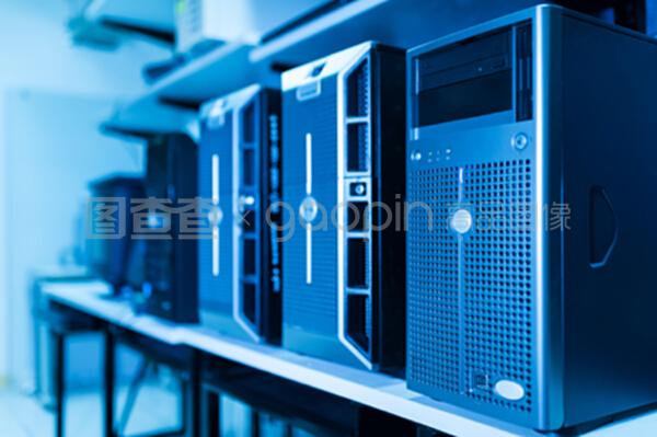 資料室內(nèi)的電腦網(wǎng)絡(luò)伺服器 計算機網(wǎng)絡(luò)技術(shù)的開發(fā)與應(yīng)用